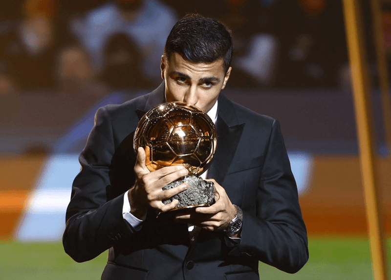 Quả Bóng Vàng Ballon d'Or – biểu tượng vinh quang cá nhân cao quý nhất sự nghiệp cầu thủ.
