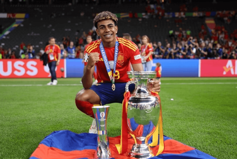 Golden Boy – giải thưởng nhận diện những siêu sao tương lai của bóng đá thế giới dưới 21 tuổi.