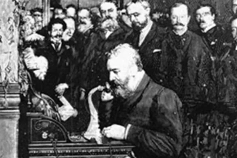 Antonio Meucci từng nghiên cứu thiết bị truyền âm gọi là telettrofono trước khi Bell được cấp bằng sáng chế.