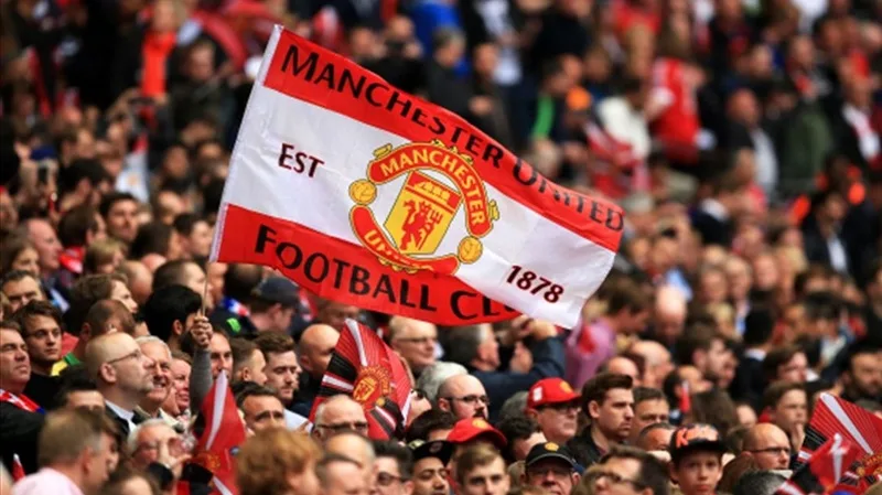 Biểu tượng Quỷ Đỏ (Red Devils) đại diện cho tinh thần thi đấu rực lửa và không bao giờ chịu khuất phục.