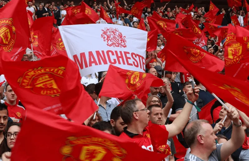 Manucians là danh xưng đầy kiêu hãnh của hàng triệu người hâm mộ Manchester United trên toàn thế giới.