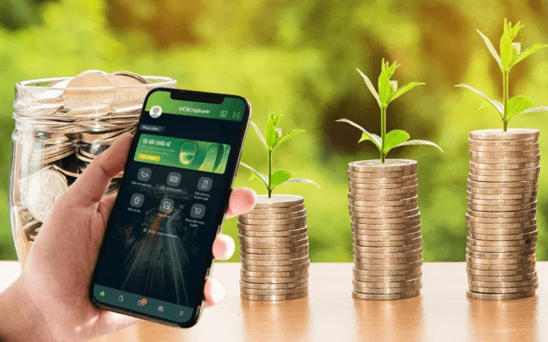Vietcombank tiếp tục là lựa chọn gửi tiết kiệm an toàn, uy tín hàng đầu cho người dân.