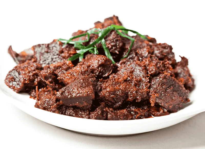 Bò Rendang Indonesia – đỉnh cao nghệ thuật hầm chậm đậm đà chuẩn vị Đông Nam Á.